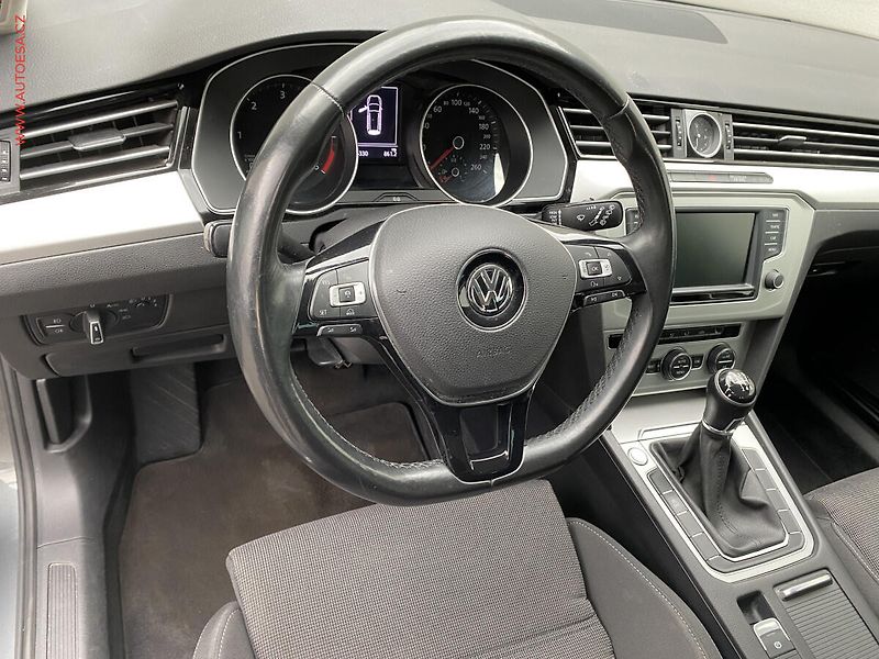 Volkswagen Passat (2015) 1.6 TDi, Comfortline, TZ - fotka 13 z 17