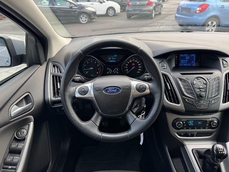 Ford Focus (2011) Trend 1.6 Ti-VCT - fotka 14 z 30