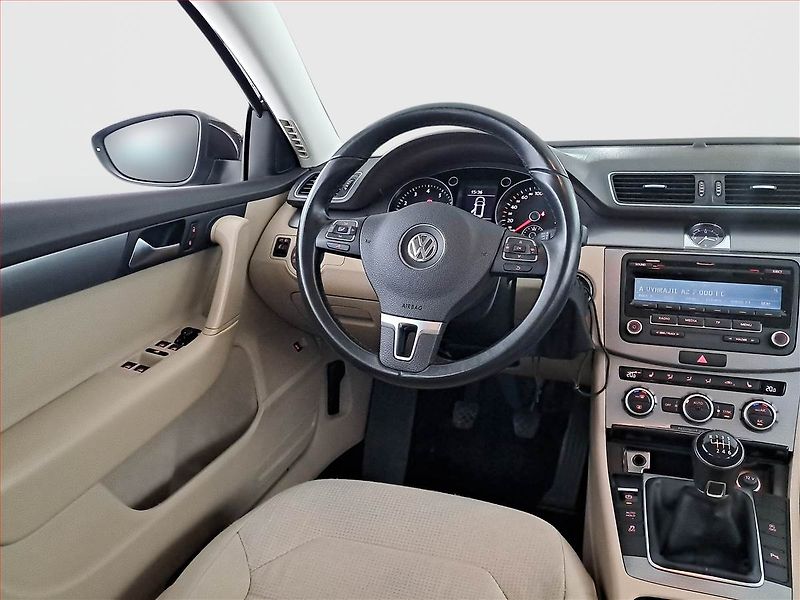Volkswagen Passat (2013) 1.4 TSI, Park. senzory - fotka 7 z 19