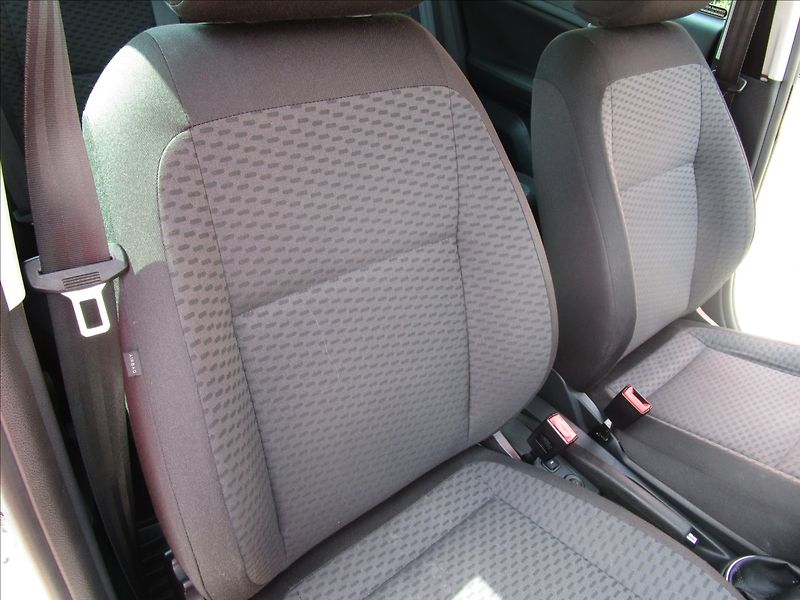 Škoda Fabia Combi 1.2i 12V Ambiente, Klima - fotka 19 z 41