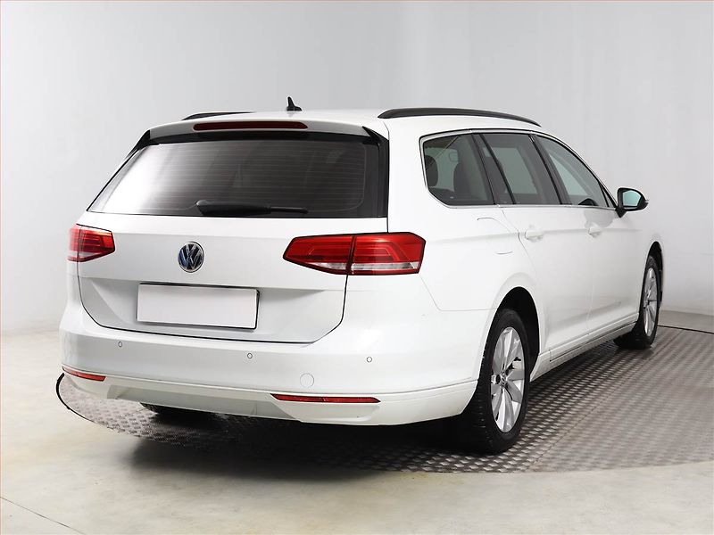 Volkswagen Passat (2018) Comfortline 2.0 TDI, Automat - fotka 5 z 18