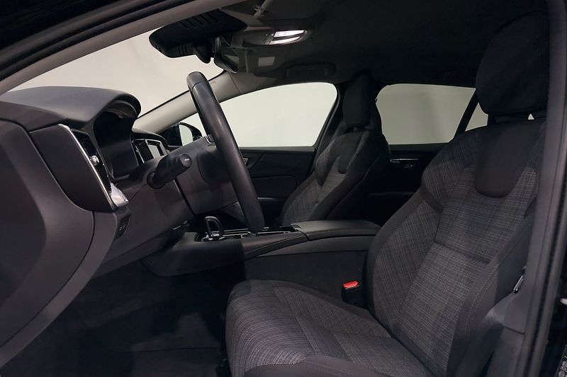 Volvo V60 Recharge T6 AWD Core Taž Kam - fotka 8 z 22