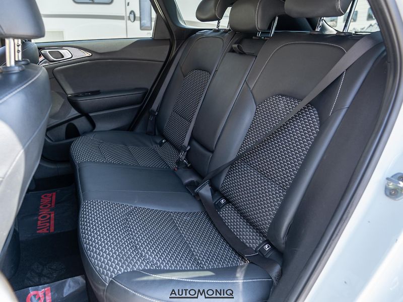 Kia Ceed SW (2022) 1.5 T-GDI Platinum Automat JBL - fotka 11 z 21