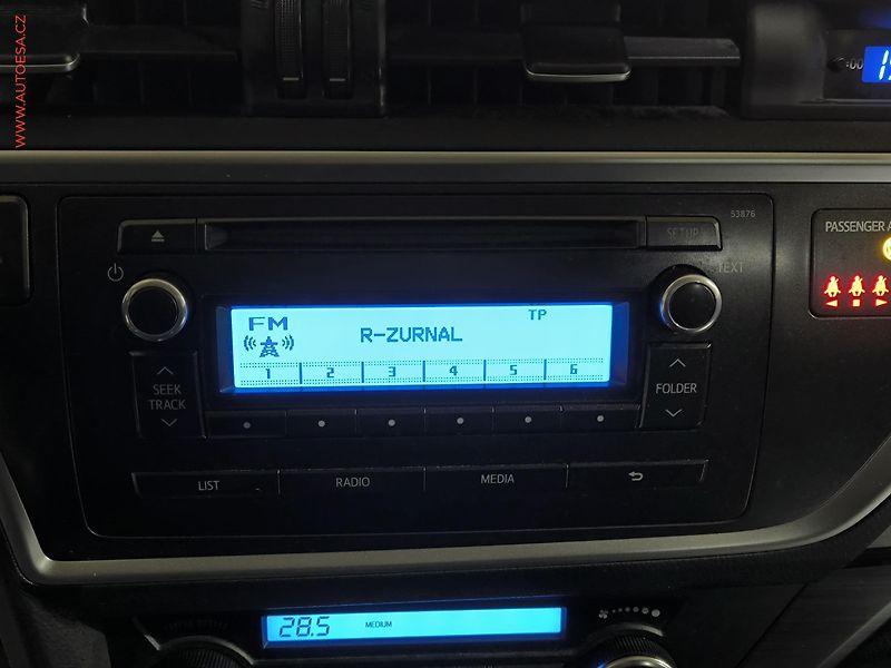 Toyota Auris (2015) 1.3 VVT-i, Cool, +kola - fotka 14 z 17