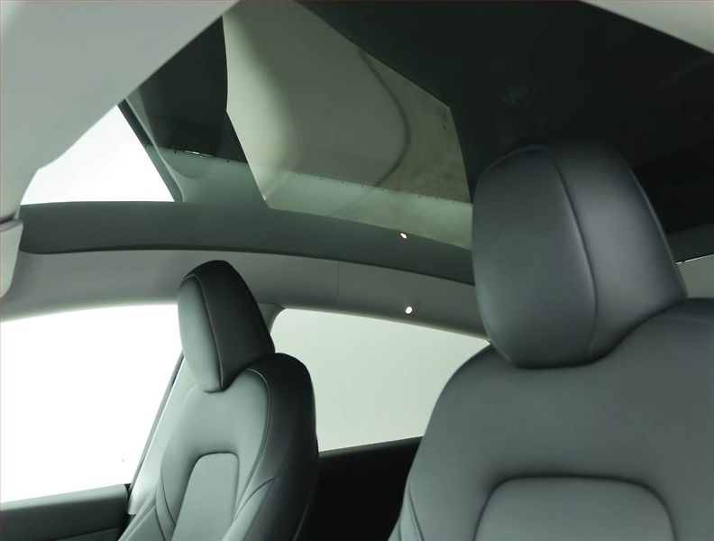 Tesla Model Y (2022) Performance 79kWh, SoH 82% - fotka 18 z 21