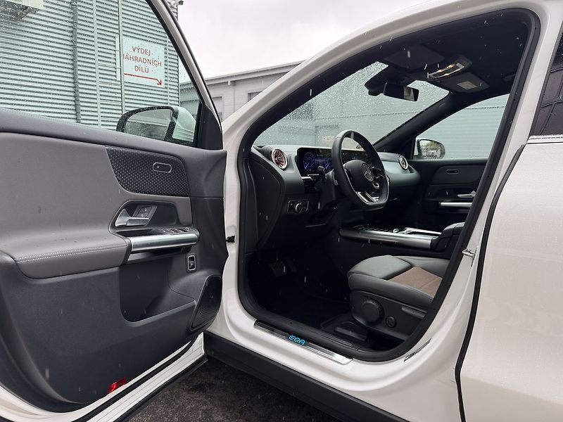 Mercedes-Benz EQA 250+ - fotka 22 z 32