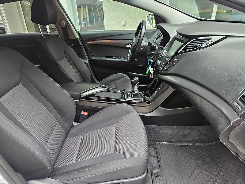 Hyundai i40 1.6 CRDi Succes Winter, 1.maj. - fotka 22 z 28