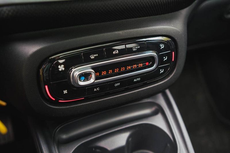 Smart Forfour (2019) EQ, SoH 86%, Automat - fotka 24 z 29
