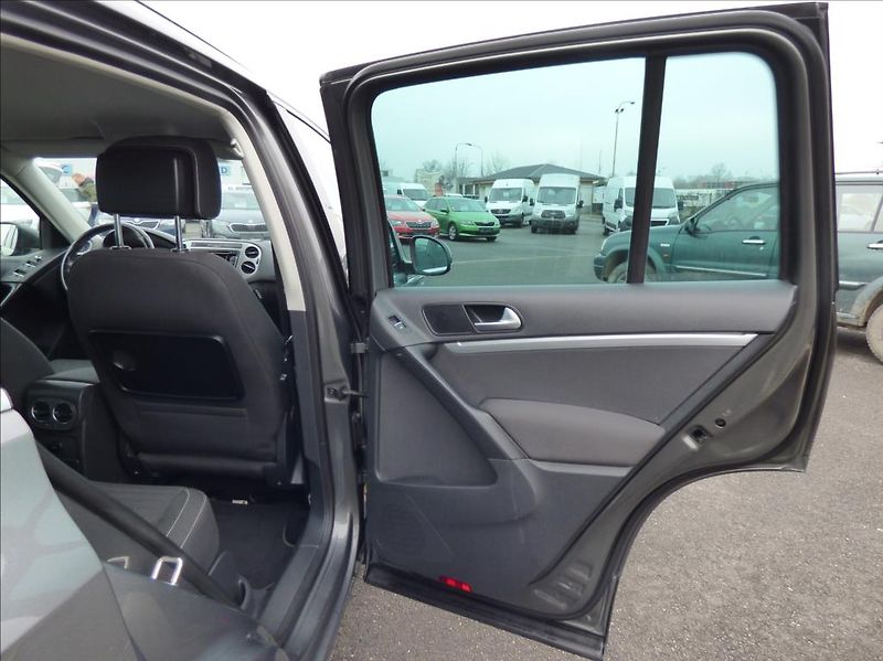 Volkswagen Tiguan 1,4 TSI 90KW SPORT - fotka 11 z 50