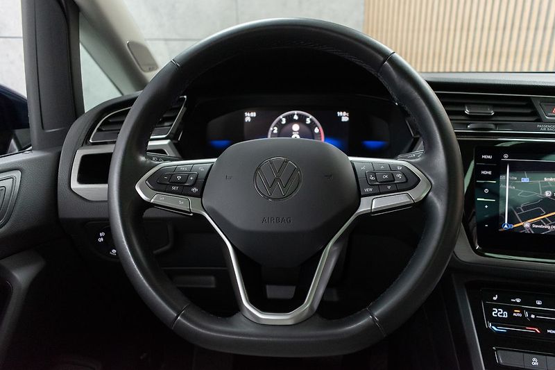 Volkswagen Touran 1.5 TSI TAŽNÉ*7.MÍST*DPH*ČR 1M - fotka 20 z 45