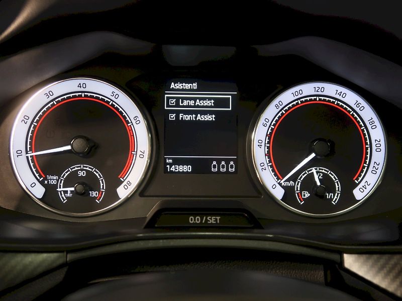 Škoda Scala (2023) MONTE CARLO 1.5TSI 110KW PANOR - fotka 18 z 40