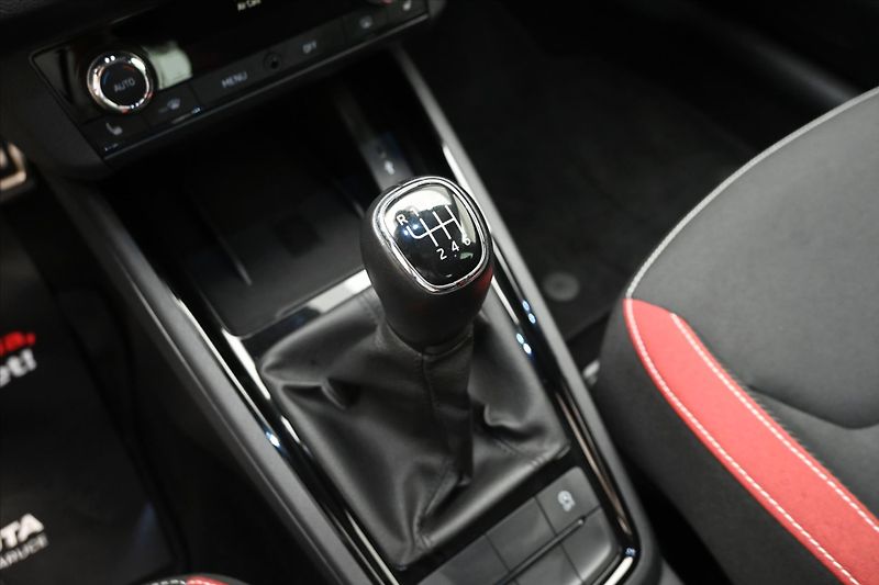 Škoda Kamiq 1,0 TSI 81 kW MONTE CARLO Záru - fotka 22 z 30