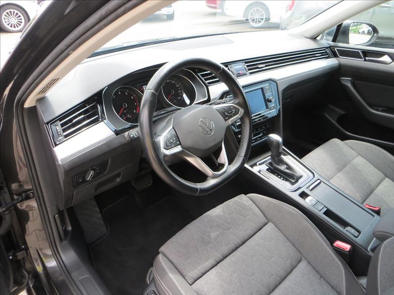 Volkswagen Passat 1,5 TSI 110kW Business ČR - fotka 14 z 27