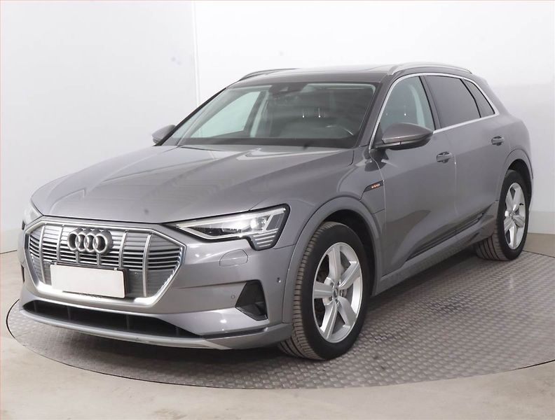 Audi e-tron (2019) 50 quattro, SoH 88% - fotka 2 z 21