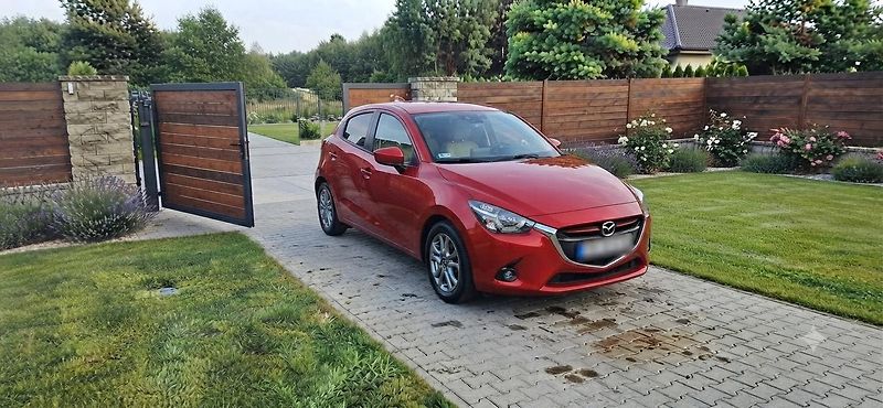 Mazda 2 1.5 66 KW výbava - fotka 3 z 16