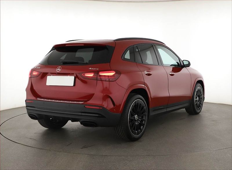 Mercedes-Benz GLA (2025) 220 4MATIC, AMG Line - fotka 5 z 30