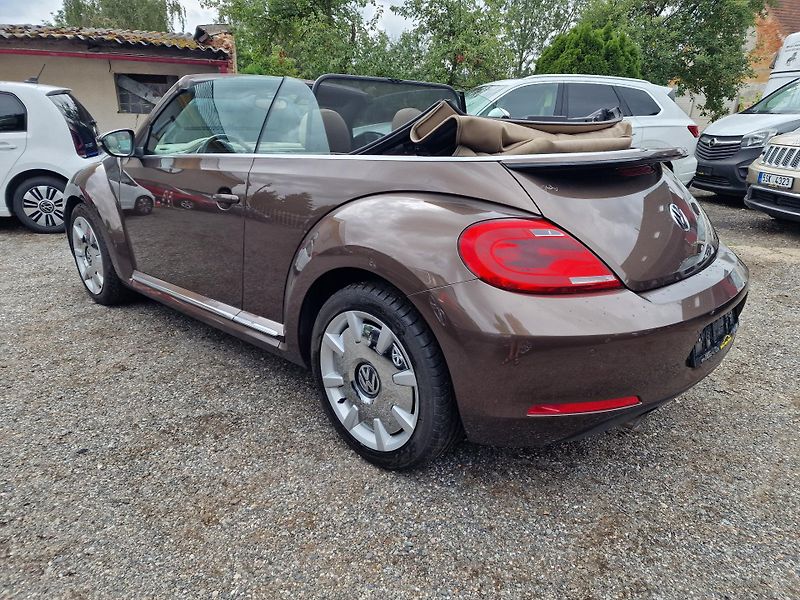 Volkswagen Beetle CABRIO 2,0TDI DESIGN - fotka 6 z 22