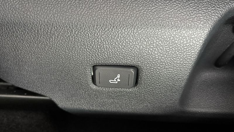 Toyota Corolla 1.8 Hybrid AUT Comfort Touring - fotka 21 z 27
