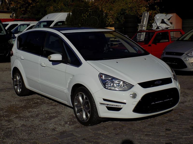 Ford S-MAX 2,0  TDCI 103KW TITAN FACELIFT - fotka 4 z 47