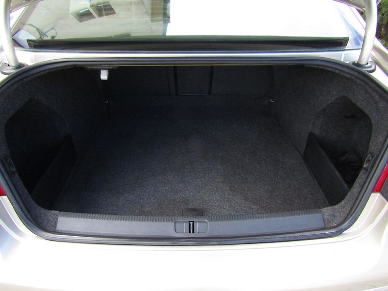 Volkswagen Passat (2008) 2.0 TDI 103kW - fotka 23 z 36