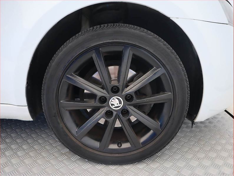 Škoda Octavia (2015) 2.0 TDI, Automat, Serv.kniha - fotka 15 z 20