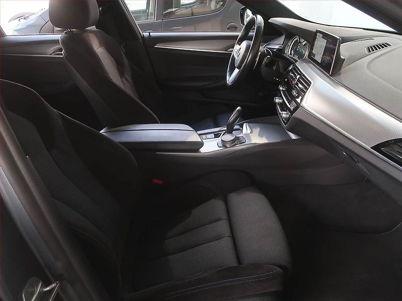 BMW Řada 5 (2020) 530i xDrive - fotka 9 z 25