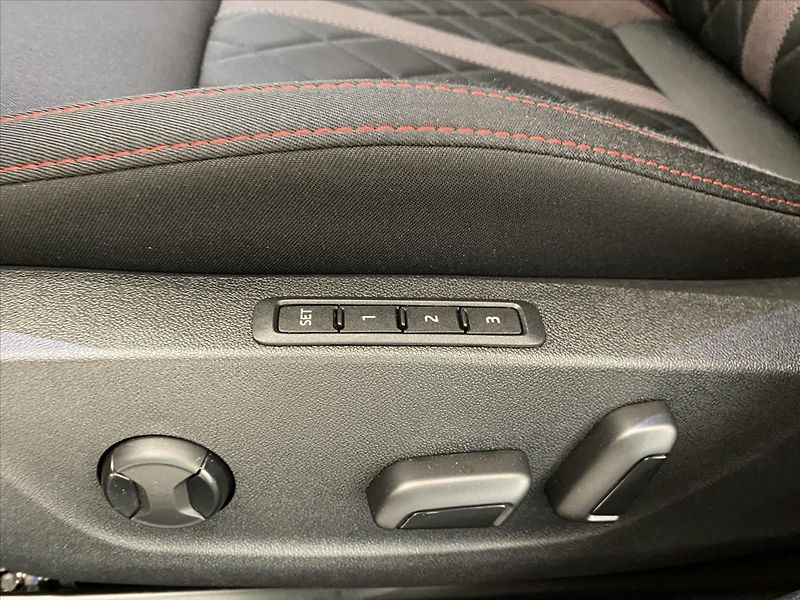 Škoda Octavia 2,0 TDI 147kW DSG RS - fotka 24 z 30