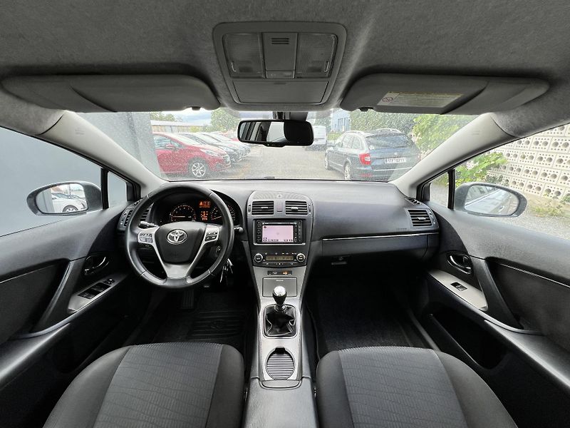Toyota Avensis SOL 1.8 VVT-i NAVI KLIMA ALU - fotka 20 z 45