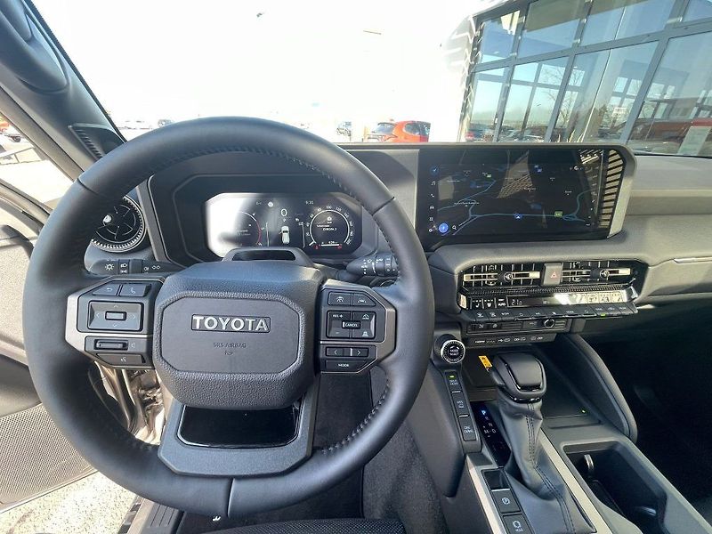 Toyota Land Cruiser 2.8D 8AT 4x4 Executive Skyview - fotka 18 z 34
