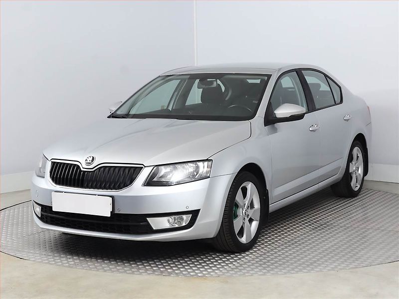 Škoda Octavia (2013) Elegance 1.6 TDI, Serv.kniha - fotka 2 z 16
