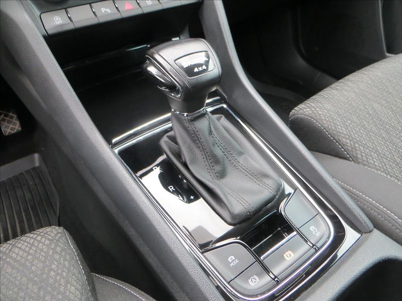 Škoda Karoq 2,0 TDI 110kw Style 4x4 DSG - fotka 14 z 28