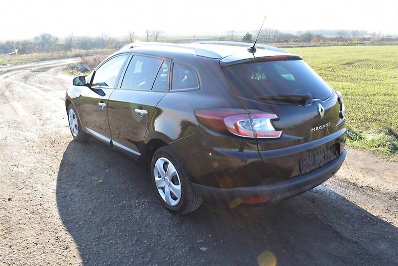 Renault Mégane 1,9 DCi BOSE,96KW,NAVI,PĚKNÝ - fotka 6 z 17
