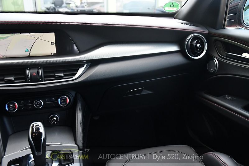 Alfa Romeo Stelvio 2.0T Q4 206KW TRIBUTO ITALIANO - fotka 24 z 50