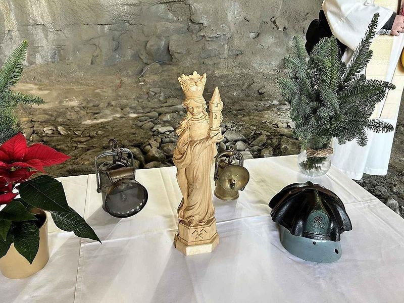 Žehnání svaté Barbory na stavbě tunelu Homole na budoucí dálnici D35 u Vysokého Mýta.