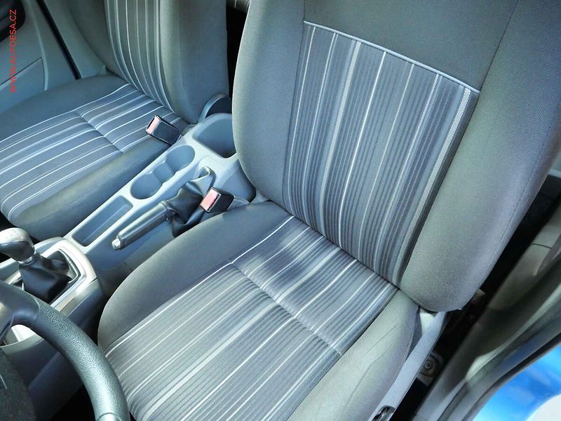 Ford Focus (2008) 1.4i, AC, temp - fotka 9 z 18