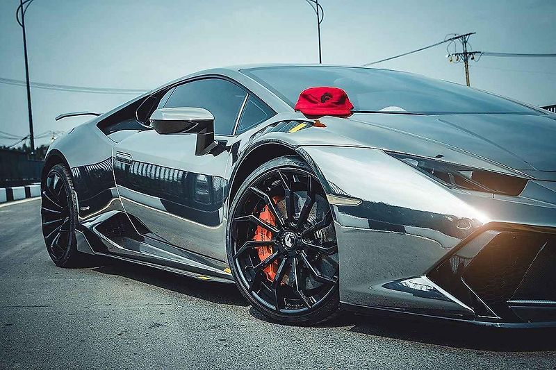 Lamborghini Huracán v chromové úpravě.