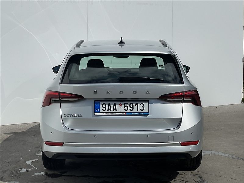 Škoda Octavia 2,0 TDI Combi Ambition Plus - fotka 19 z 19