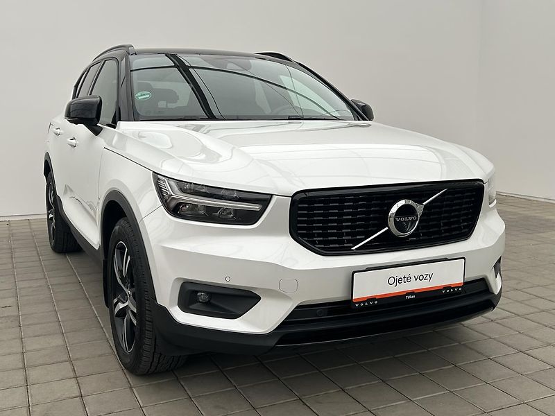 Volvo XC40 2.0 T4 4x4 R-Design - fotka 3 z 30