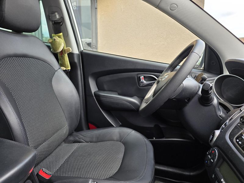 Hyundai ix35 (2012) 2.0-4x4-AUTOMAT-TEMPOMAT - fotka 14 z 18
