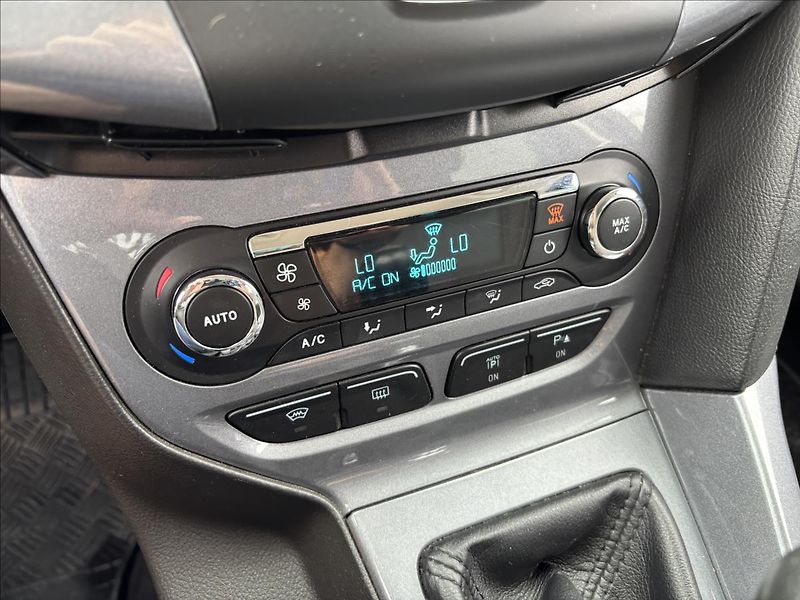 Ford Focus 2,0 TDCI 140k Titanium - fotka 35 z 36