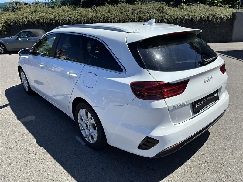 Kia Ceed 1,5 TGDi 118kW AT TOP NAVI - fotka 3 z 44