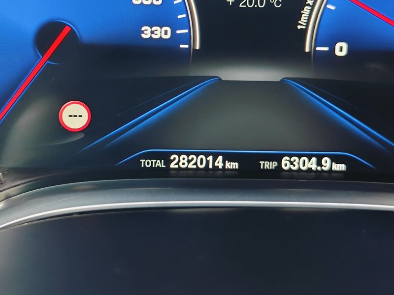 BMW Řada 7 (2016) 3,0 740d xDrive M - fotka 43 z 43