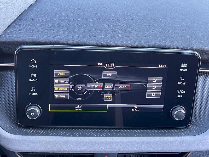 Škoda Scala (2024) Top Selection 1.0 TSI 85kW DSG - fotka 18 z 33