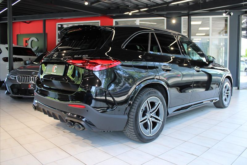 Mercedes-Benz GLC 43 AMG 4MATIC Premium Night/36 - fotka 6 z 39
