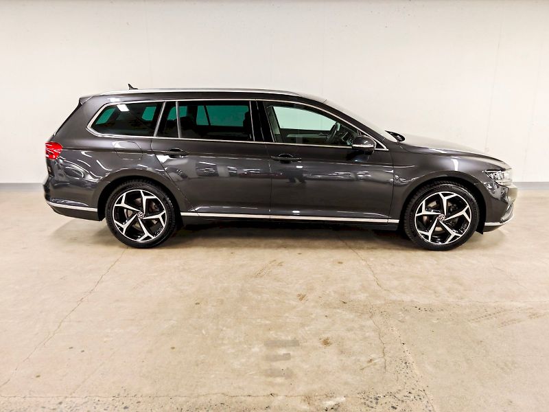 Volkswagen Passat (2021) Variant 2.0 TDI 147 kW DSG Ele - fotka 25 z 29