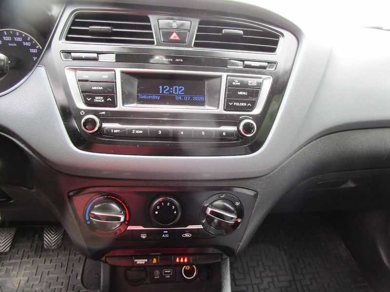 Hyundai i20 1,2-55KW-KOUPEN V ČR+NOVÁ STK - fotka 11 z 13