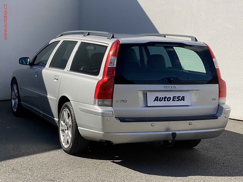 Volvo V70 (2005) 2.4 D, Momentum, xenon - fotka 6 z 17