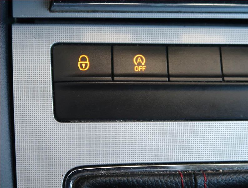 Škoda Octavia (2013) 1.4 TSI, Xenony, Tempomat - fotka 17 z 18