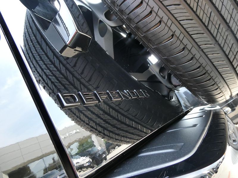 Land Rover Defender 110 4,4 OCTA P635 - fotka 40 z 44