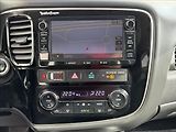 Mitsubishi Outlander 2,3 D Instyle+ 7.míst - náhled 11